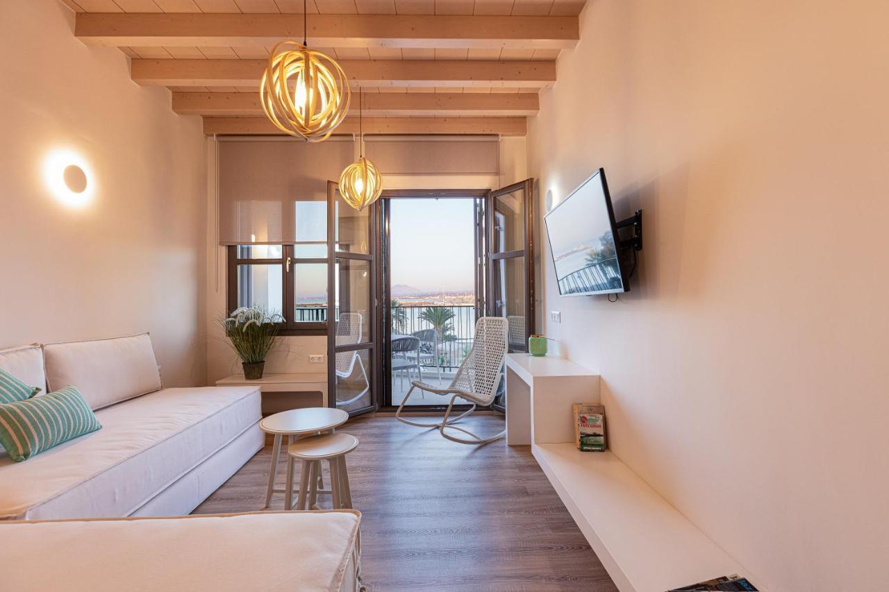 V77 Seafront Suites Rethymno Esterno foto
