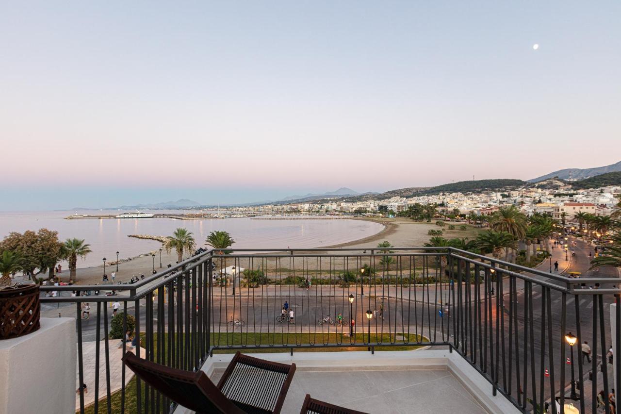 V77 Seafront Suites Rethymno Esterno foto