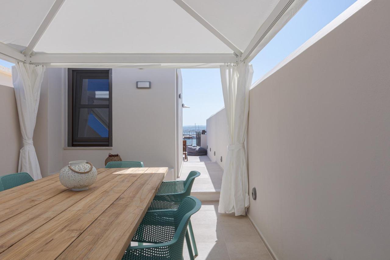 V77 Seafront Suites Rethymno Esterno foto
