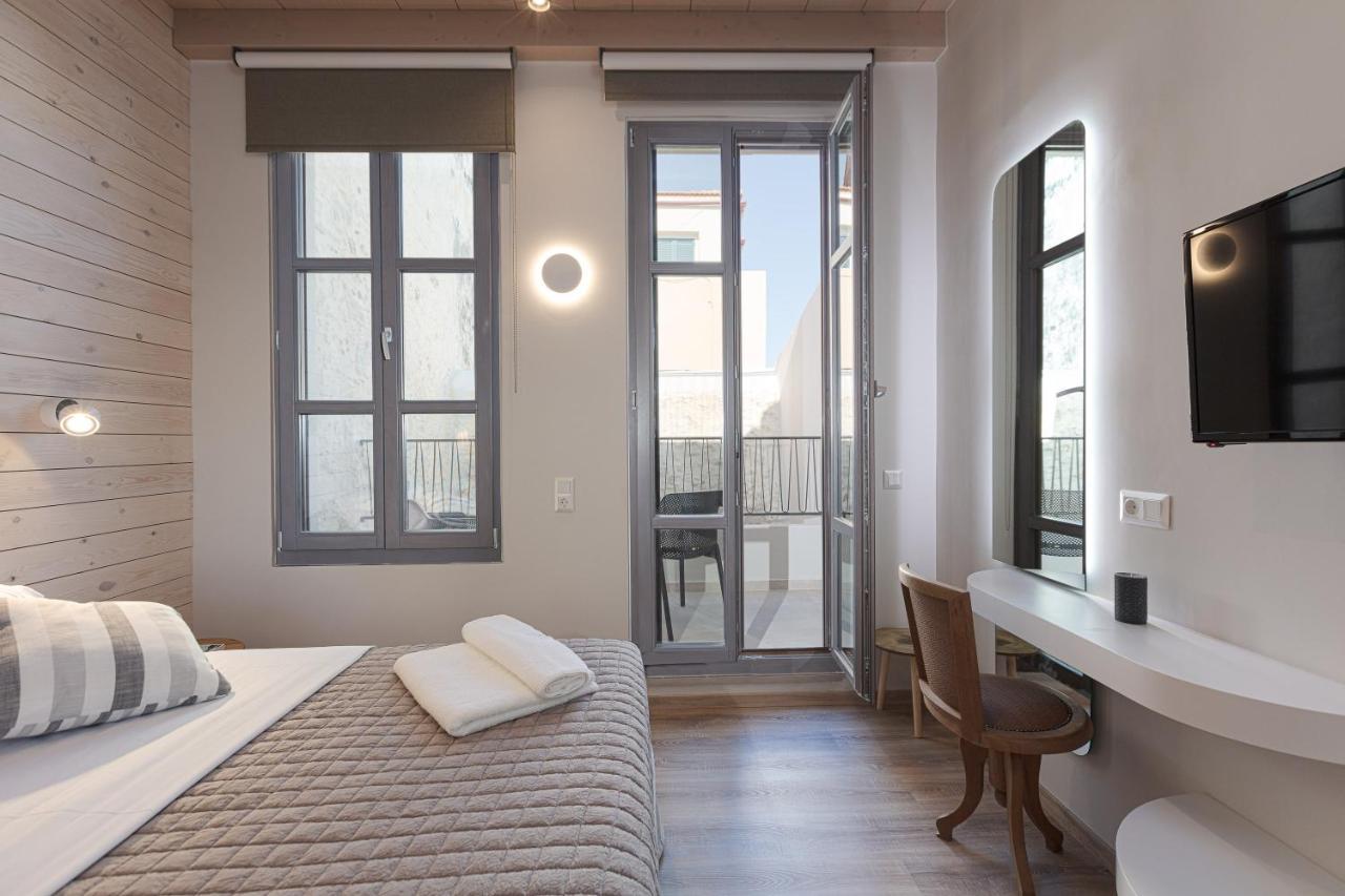 V77 Seafront Suites Rethymno Esterno foto