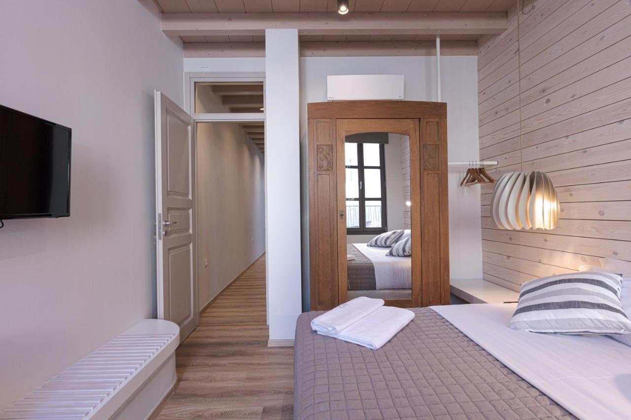 V77 Seafront Suites Rethymno Esterno foto