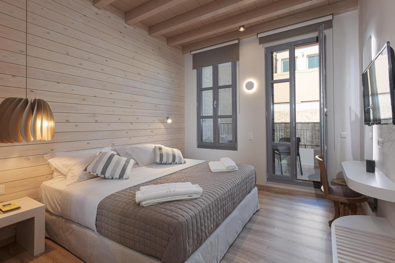 V77 Seafront Suites Rethymno Esterno foto