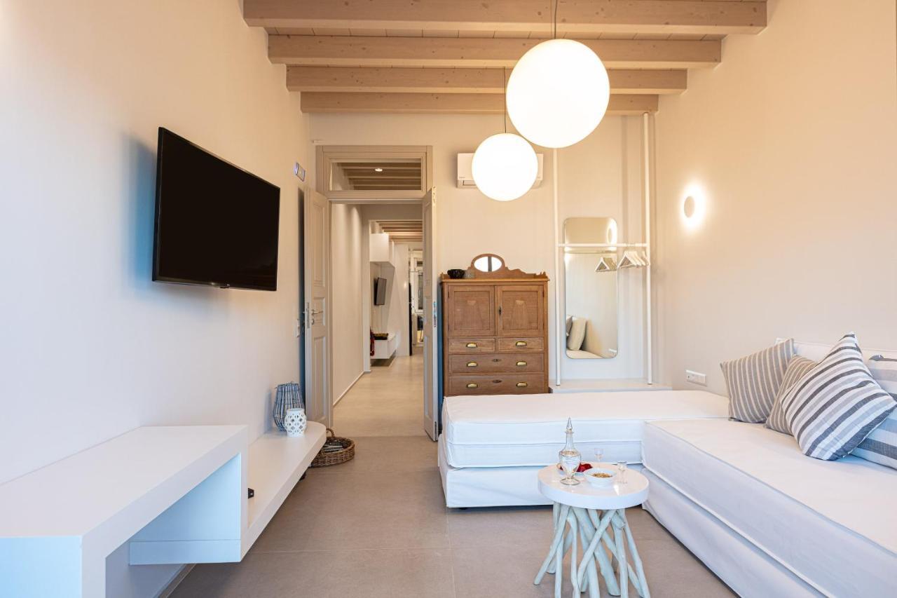 V77 Seafront Suites Rethymno Esterno foto