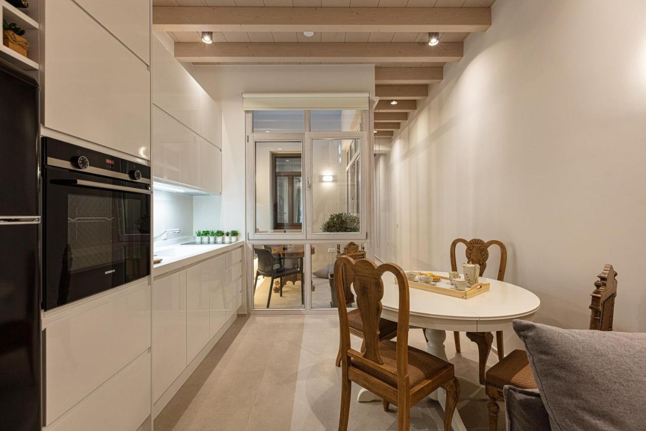 V77 Seafront Suites Rethymno Esterno foto