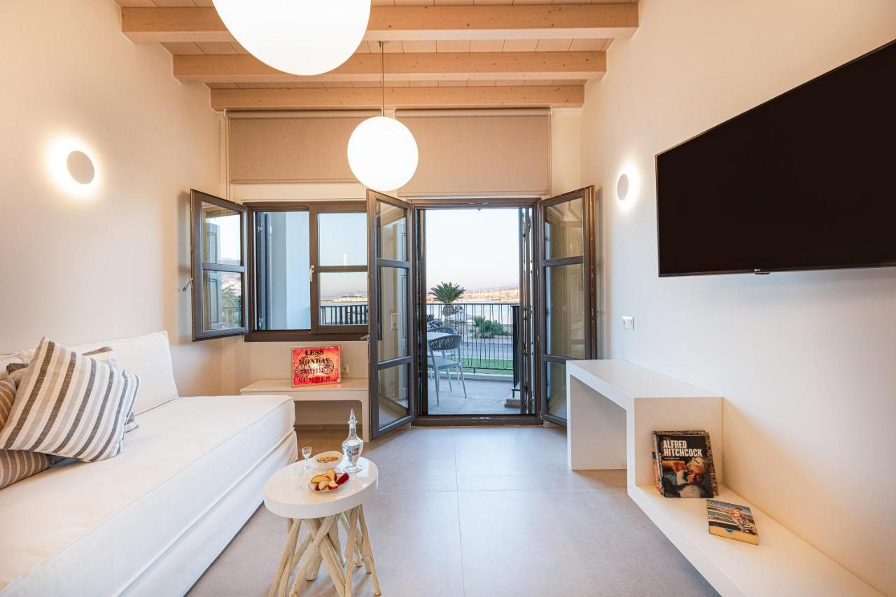 V77 Seafront Suites Rethymno Esterno foto