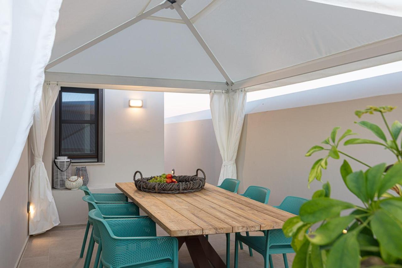 V77 Seafront Suites Rethymno Esterno foto