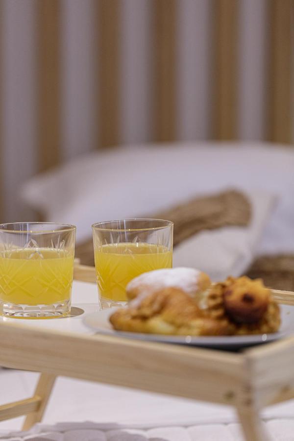 V77 Seafront Suites Rethymno Esterno foto