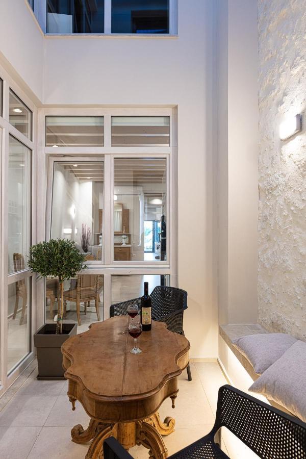 V77 Seafront Suites Rethymno Esterno foto
