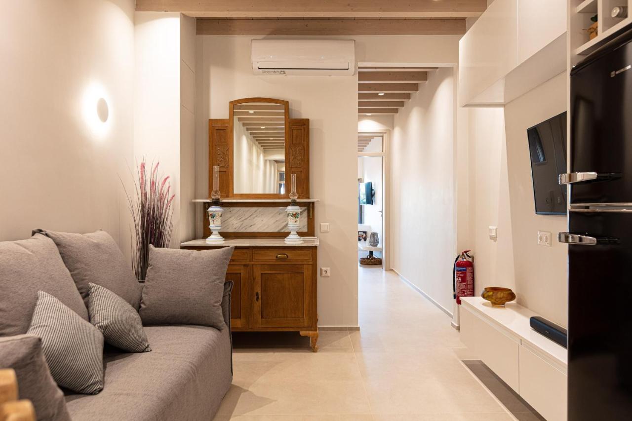 V77 Seafront Suites Rethymno Esterno foto