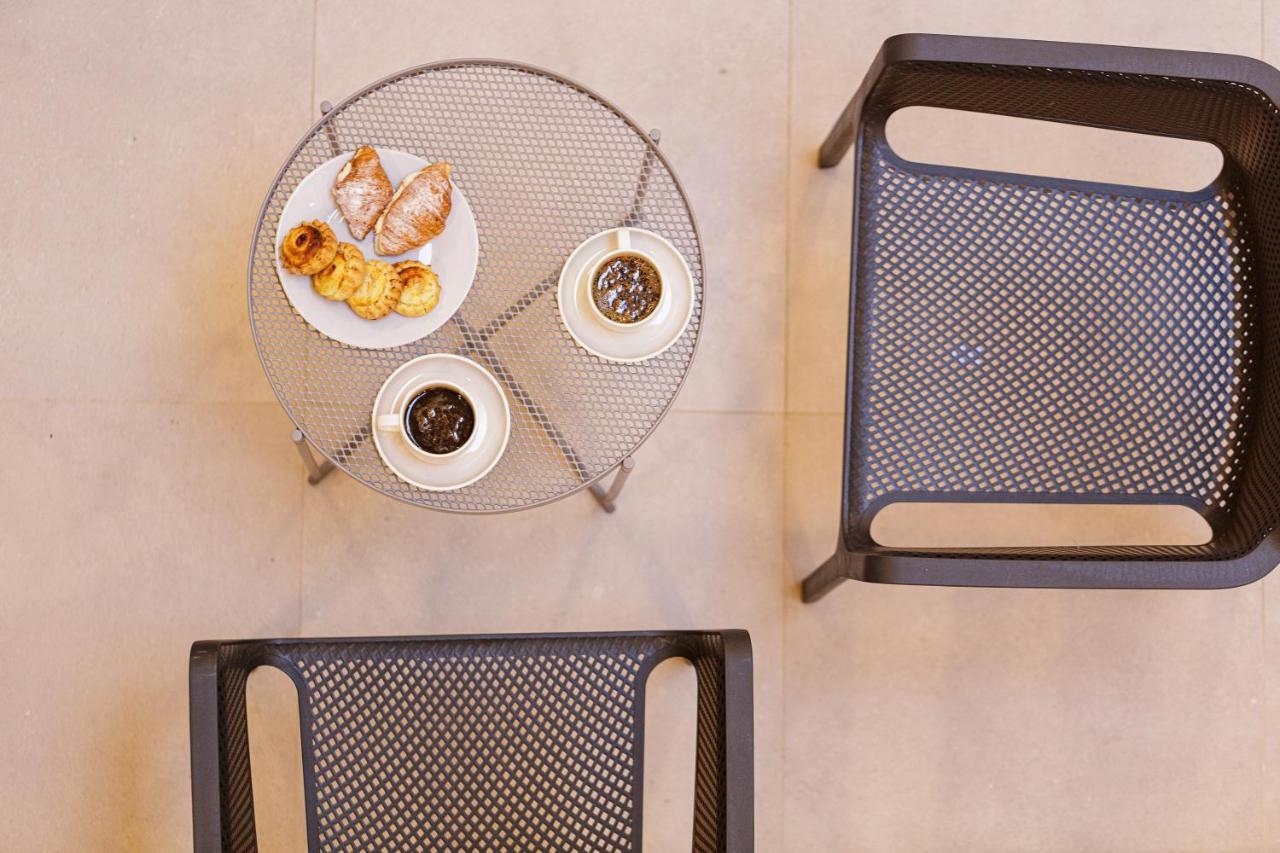 V77 Seafront Suites Rethymno Esterno foto