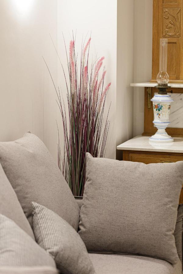 V77 Seafront Suites Rethymno Esterno foto