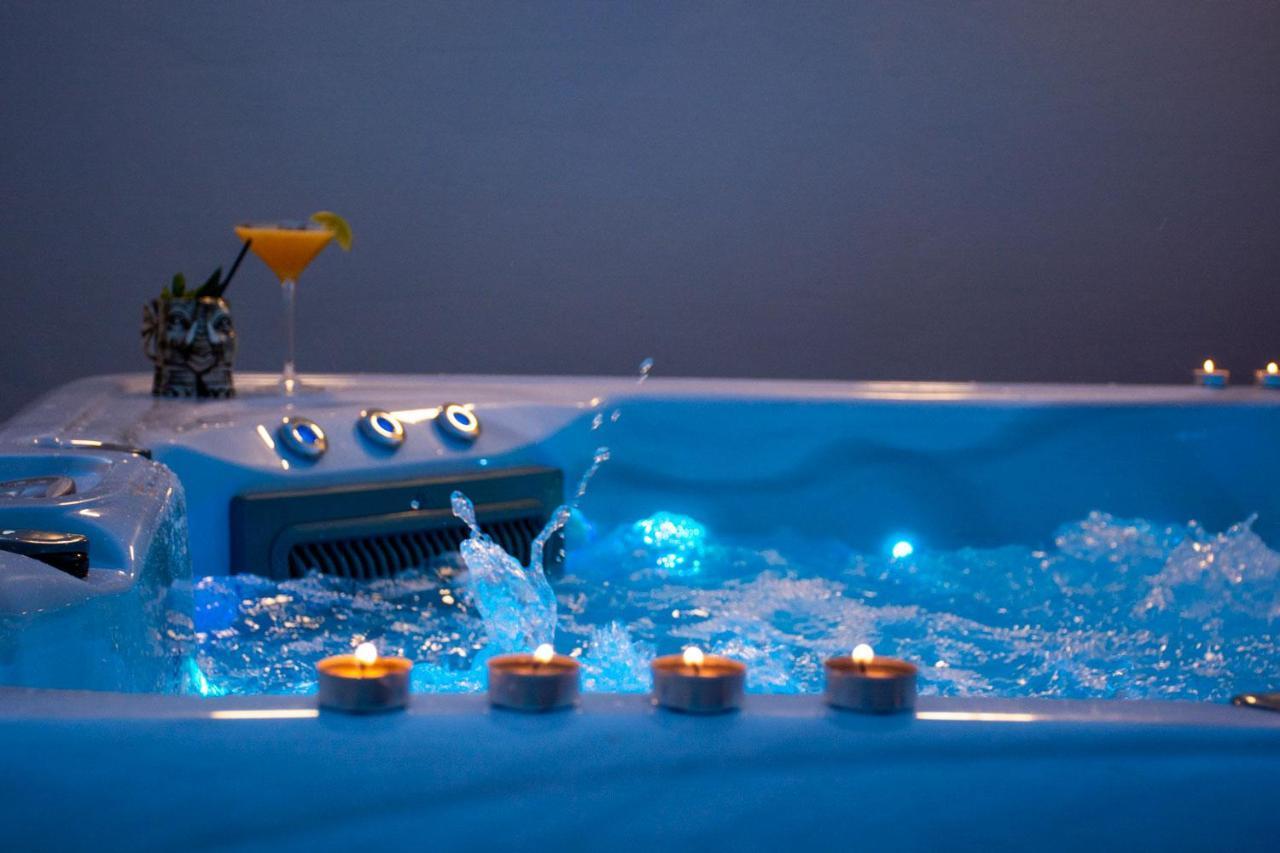 V77 Seafront Suites Rethymno Esterno foto