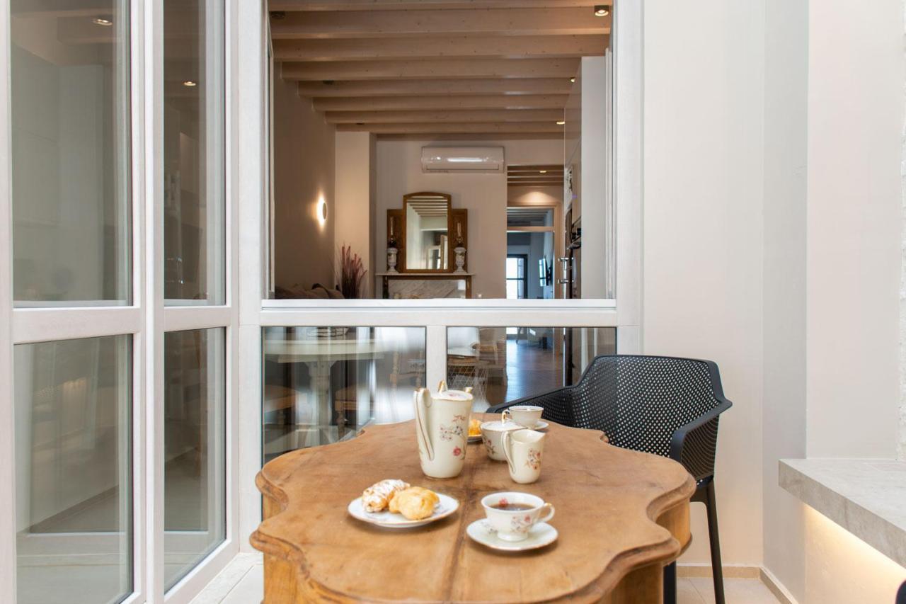 V77 Seafront Suites Rethymno Esterno foto